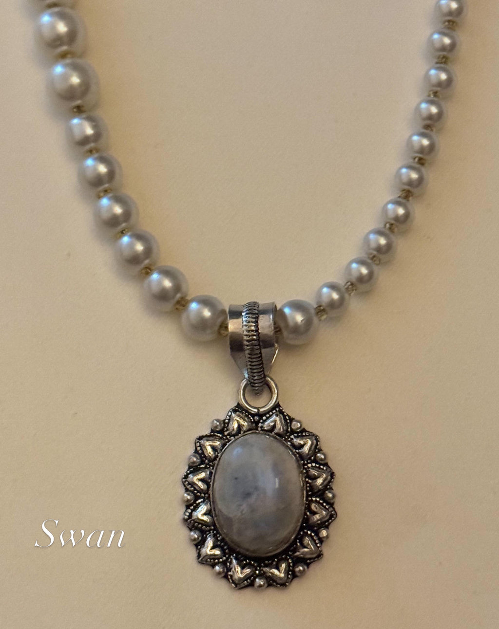 swan vintage pendant