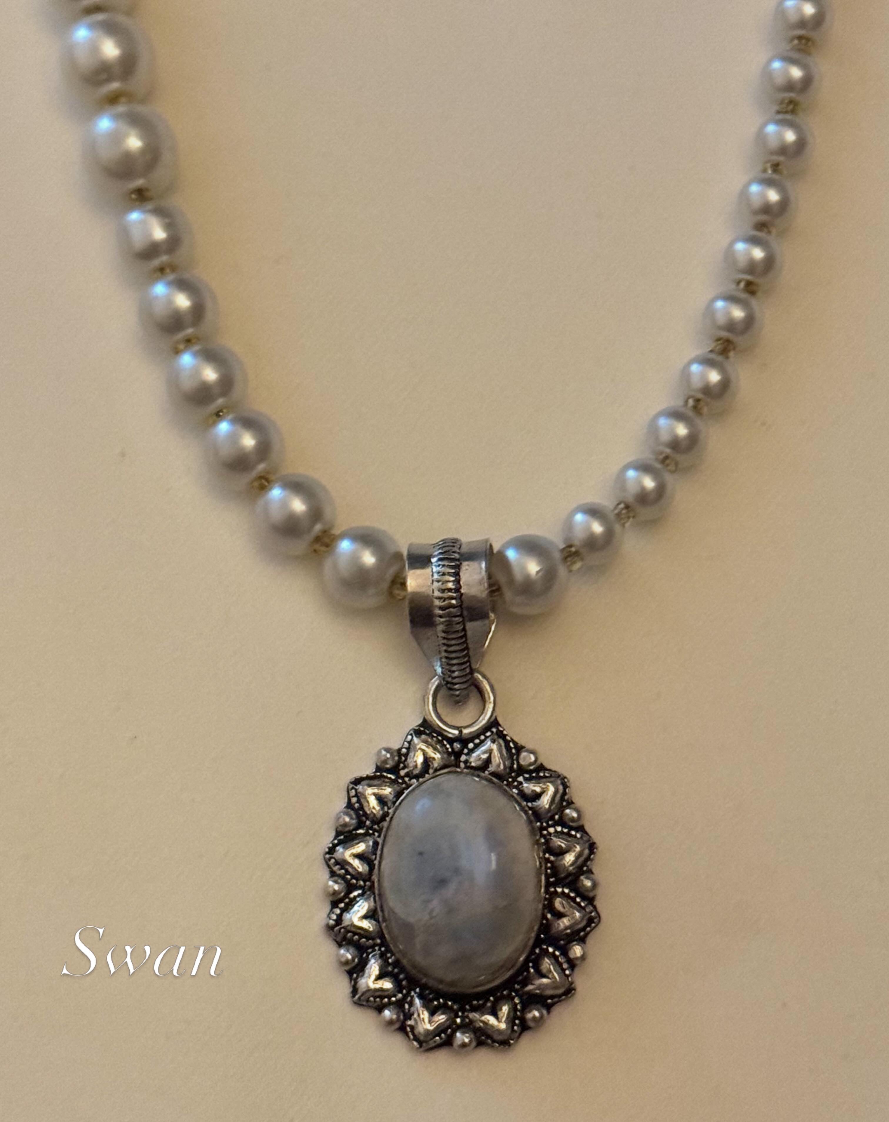 swan vintage pendant